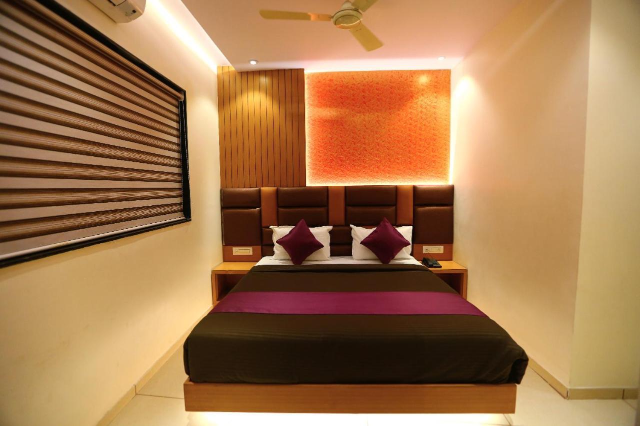 Hotel Hindustan Residency ターネー エクステリア 写真