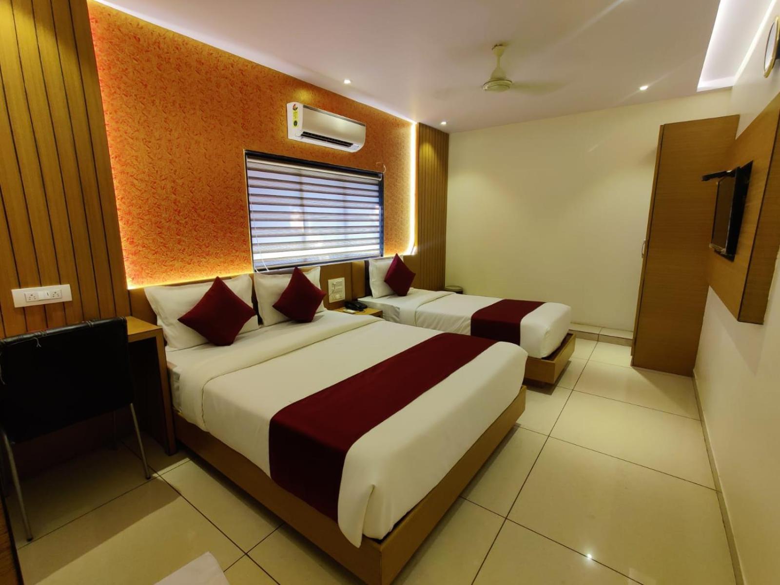 Hotel Hindustan Residency ターネー エクステリア 写真